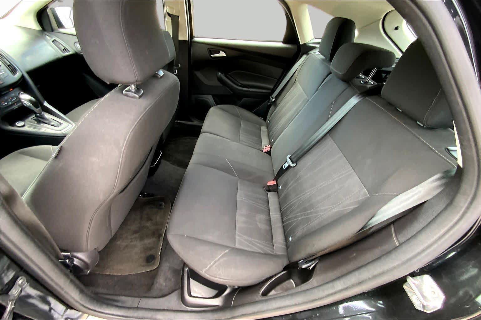 Used 2015 Ford Focus SE FWD image 21