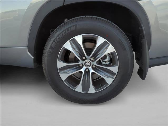 Certified 2026 Toyota Highlander XLE image 6