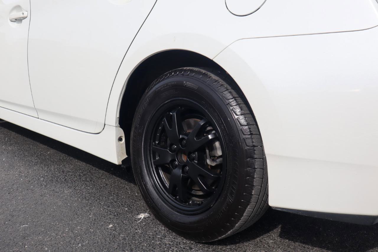 Used 2015 Toyota Prius Four w/ Deluxe Solar Roof Package image 24