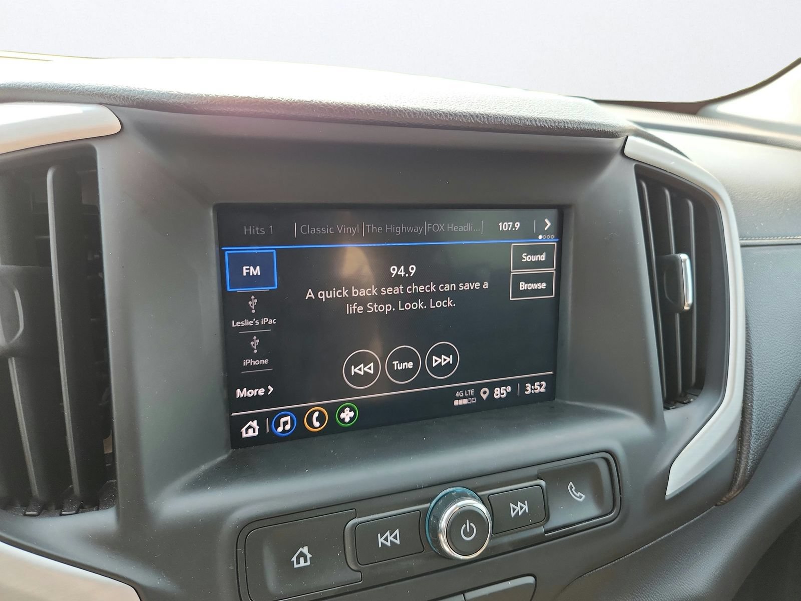 Used 2024 GMC Terrain SLE AWD/4WD image 16
