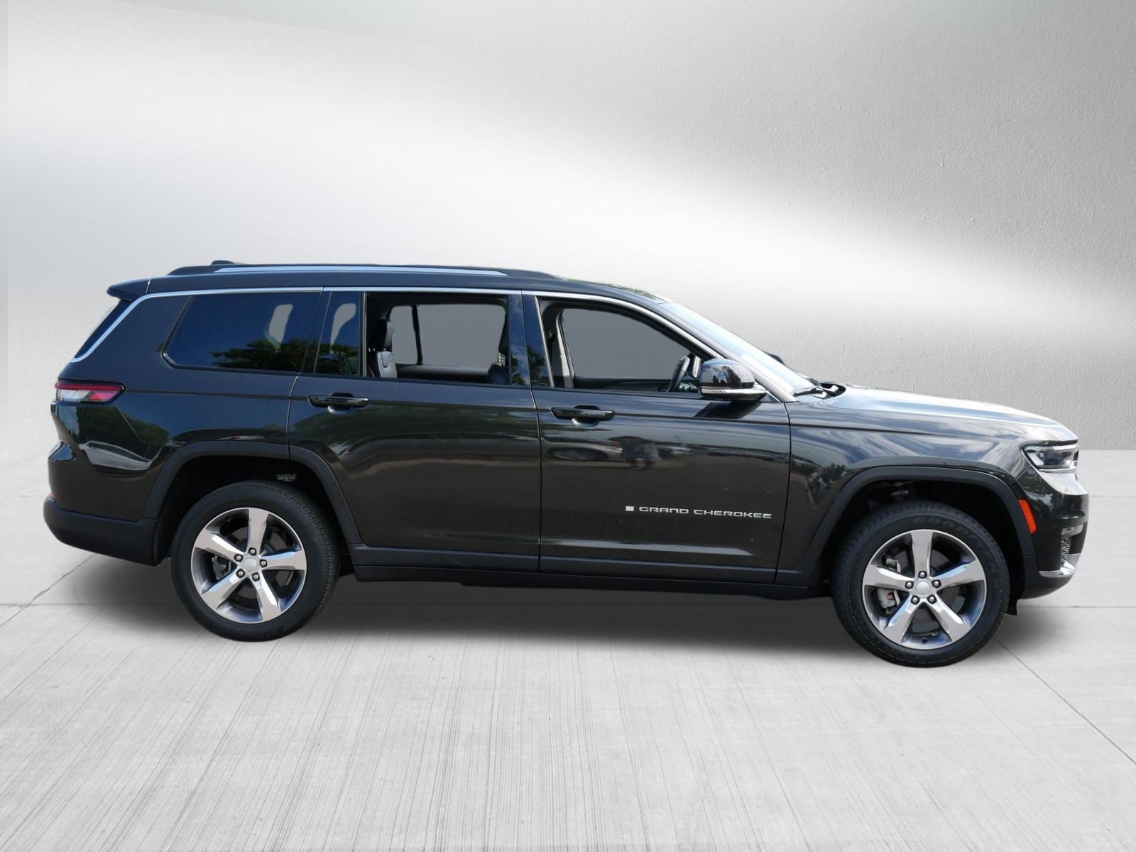 Used 2022 Jeep Grand Cherokee L Limited AWD/4WD image 8