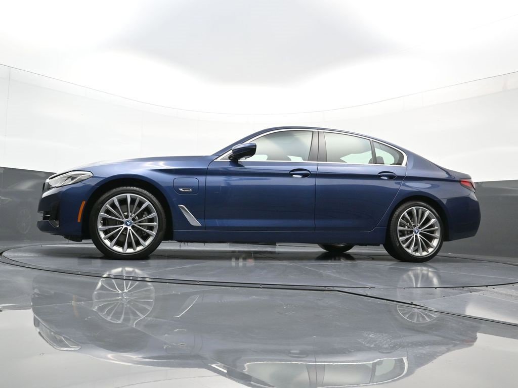 Used 2023 BMW 530e xDrive w/ Premium Package image 25