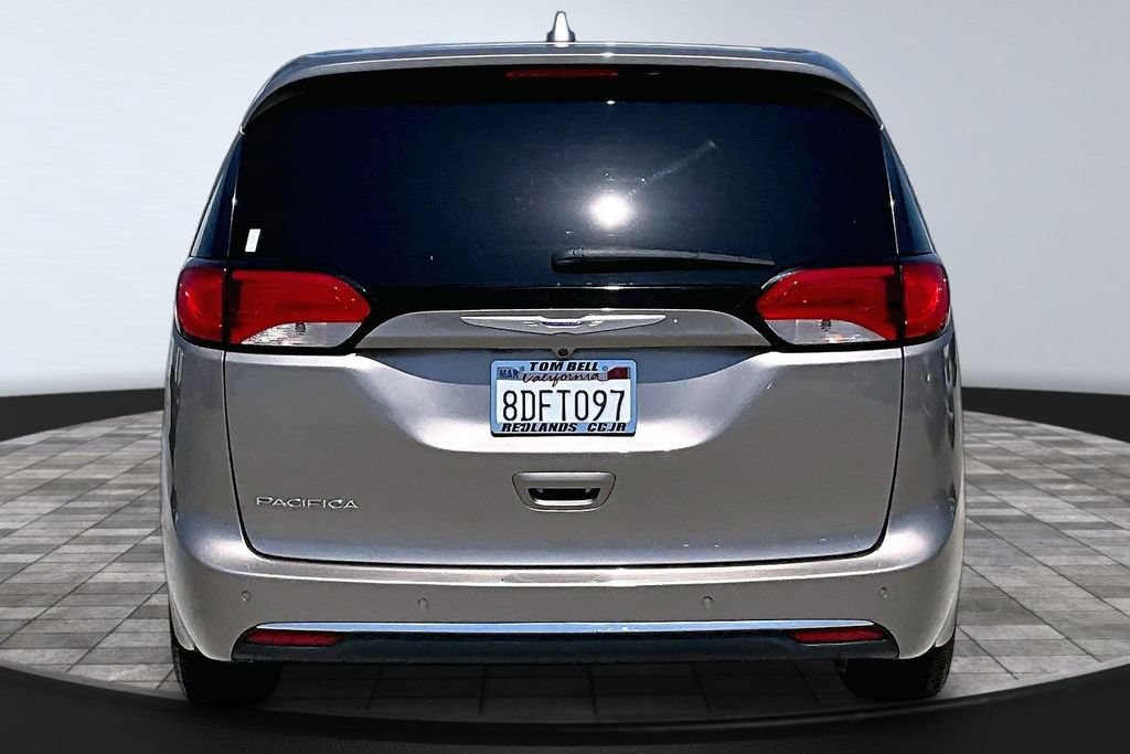 Used 2018 Chrysler Pacifica Touring Plus w/ Tire & Wheel Group FWD image 24