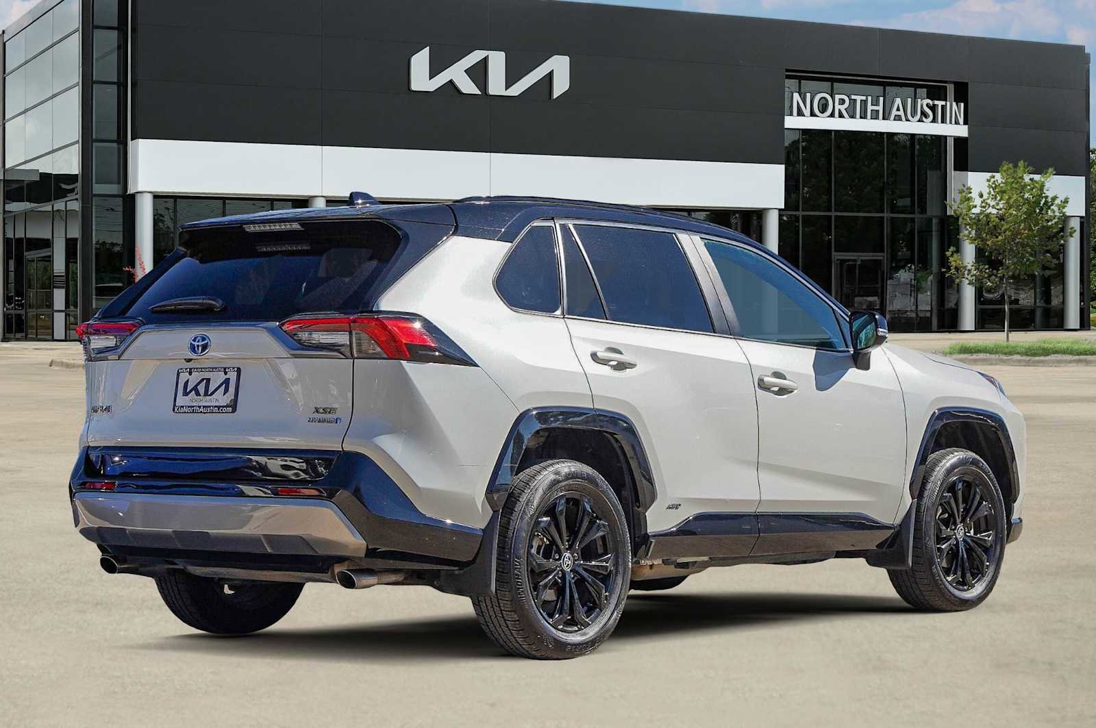 Used 2022 Toyota RAV4 XSE image 6