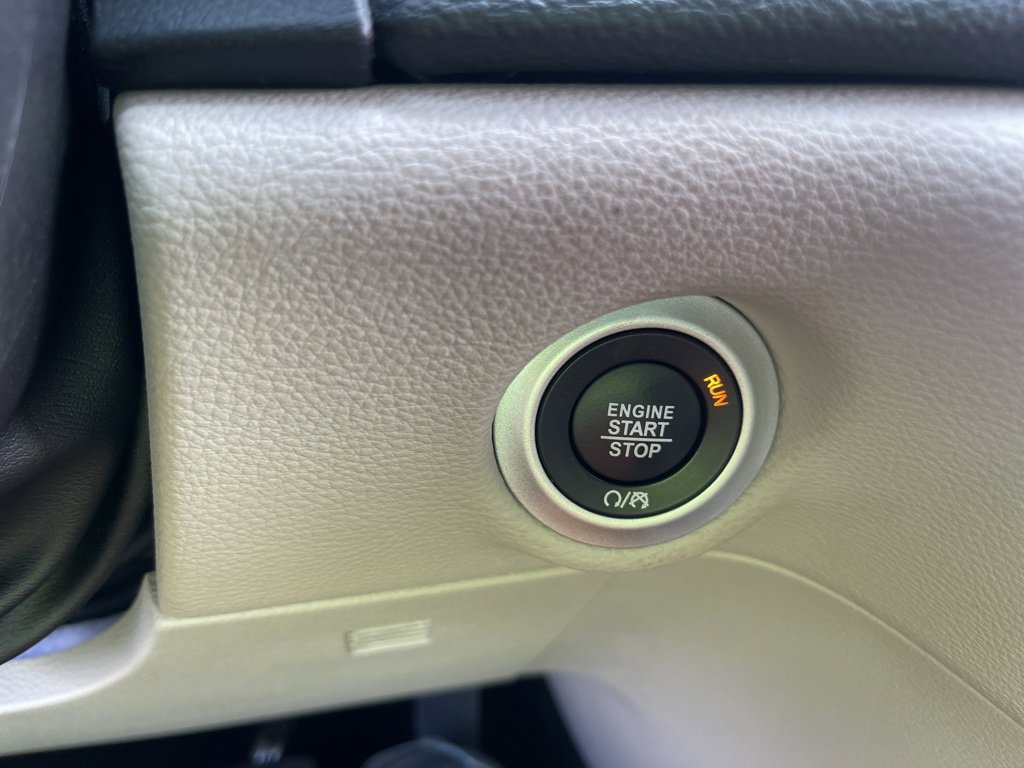 Used 2024 Chrysler Pacifica Select image 31