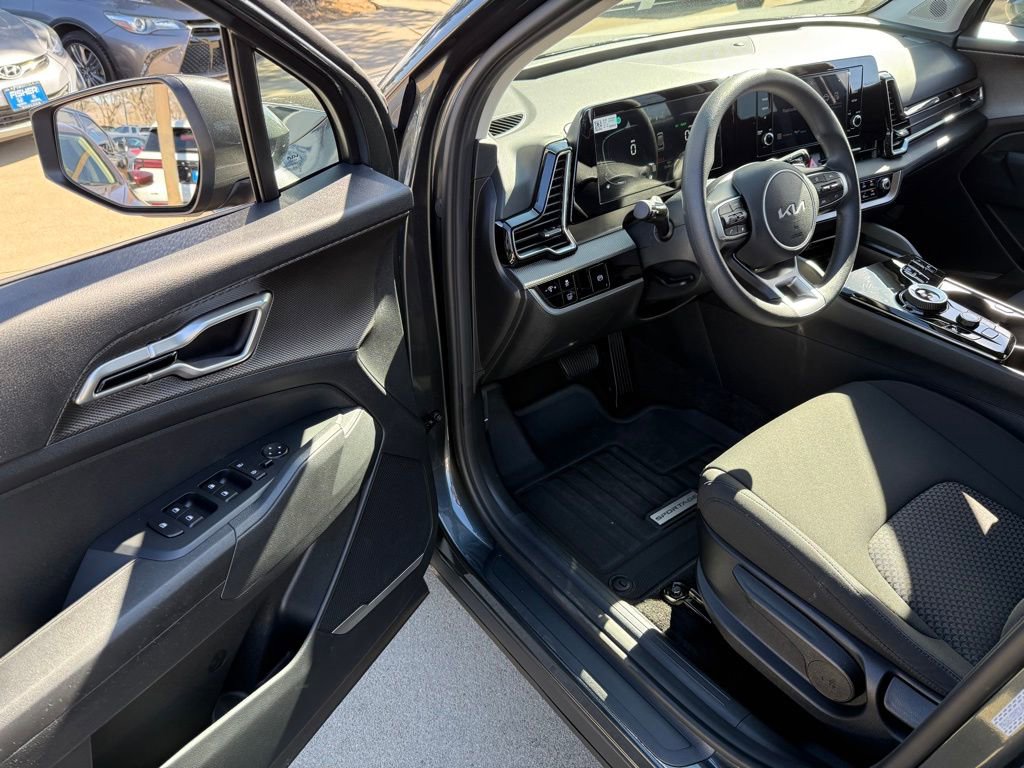 Used 2025 Kia Sportage LX image 12