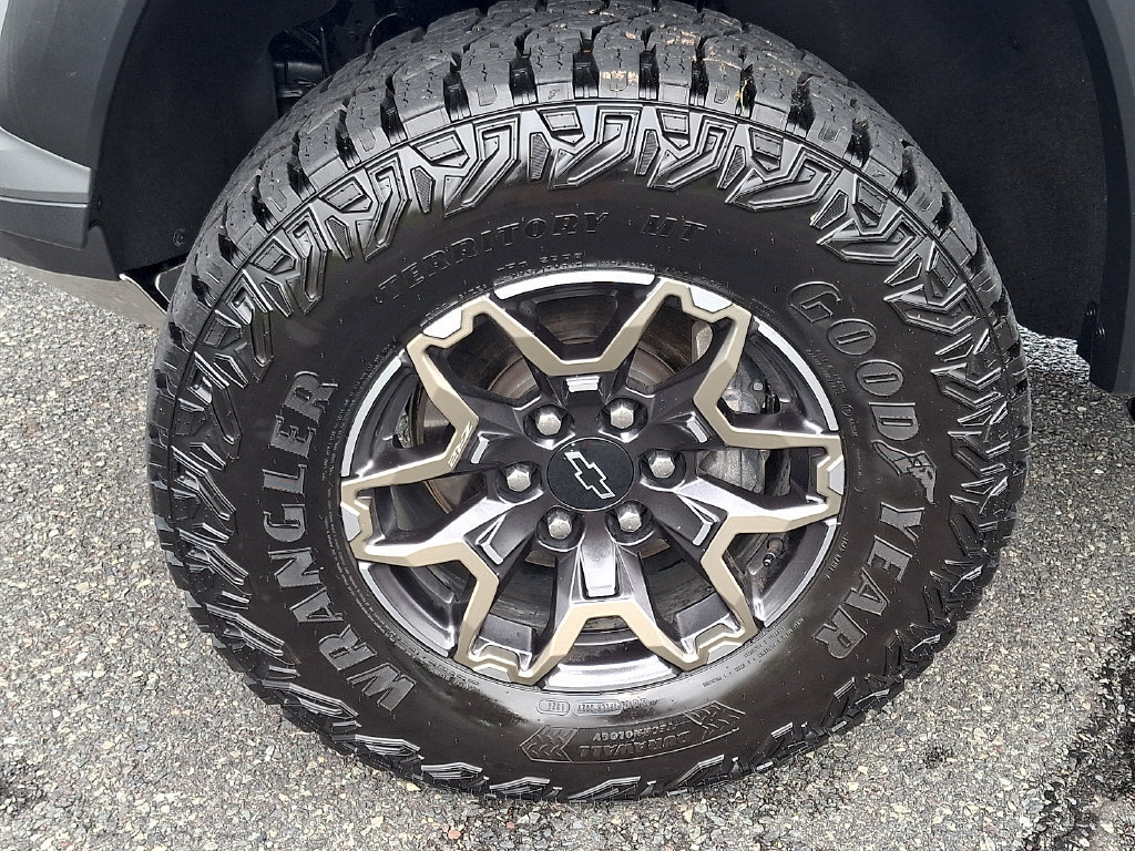 Used 2024 Chevrolet Colorado ZR2 w/ Safety Package AWD/4WD image 11