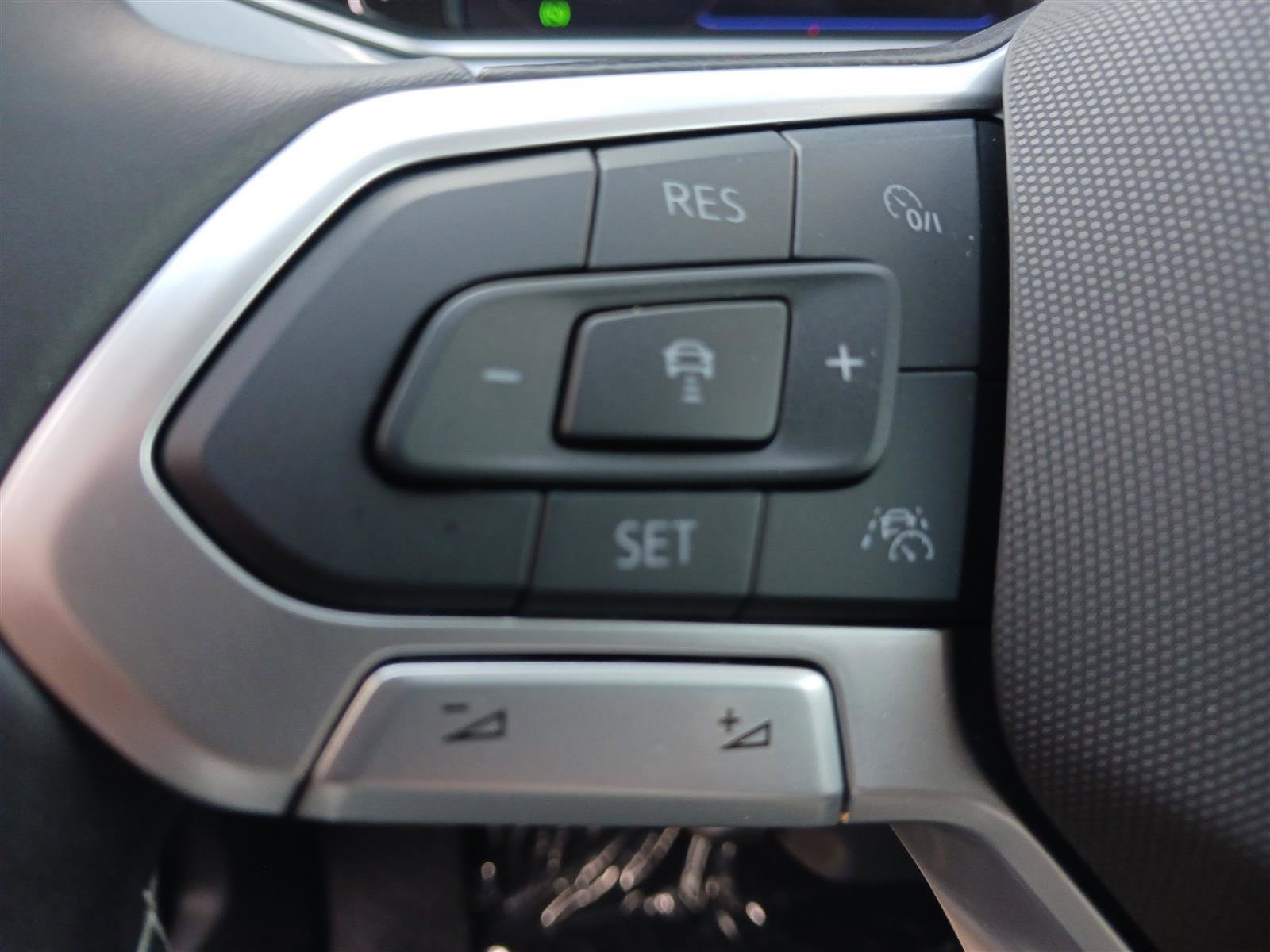 New 2025 Volkswagen Taos SEL image 15