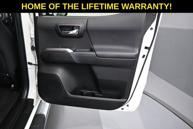 Used 2022 Toyota Tacoma TRD Sport AWD/4WD image 38