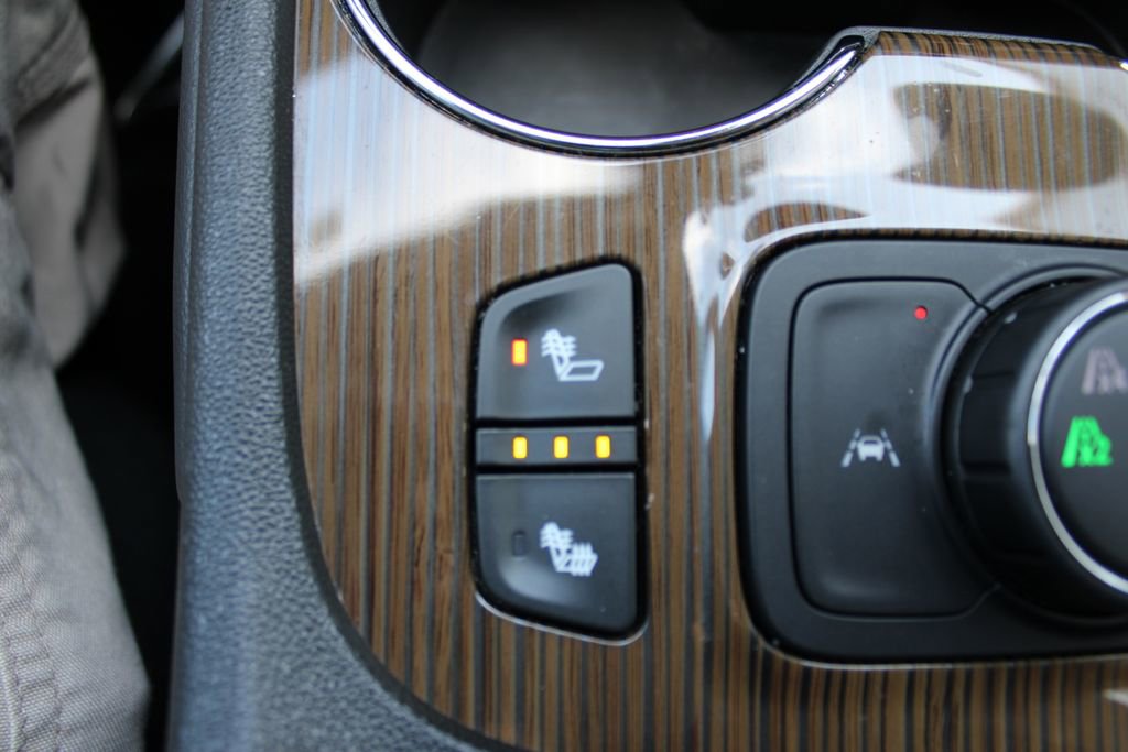 Used 2023 GMC Acadia SLE w/ Driver Convenience Package AWD/4WD image 13