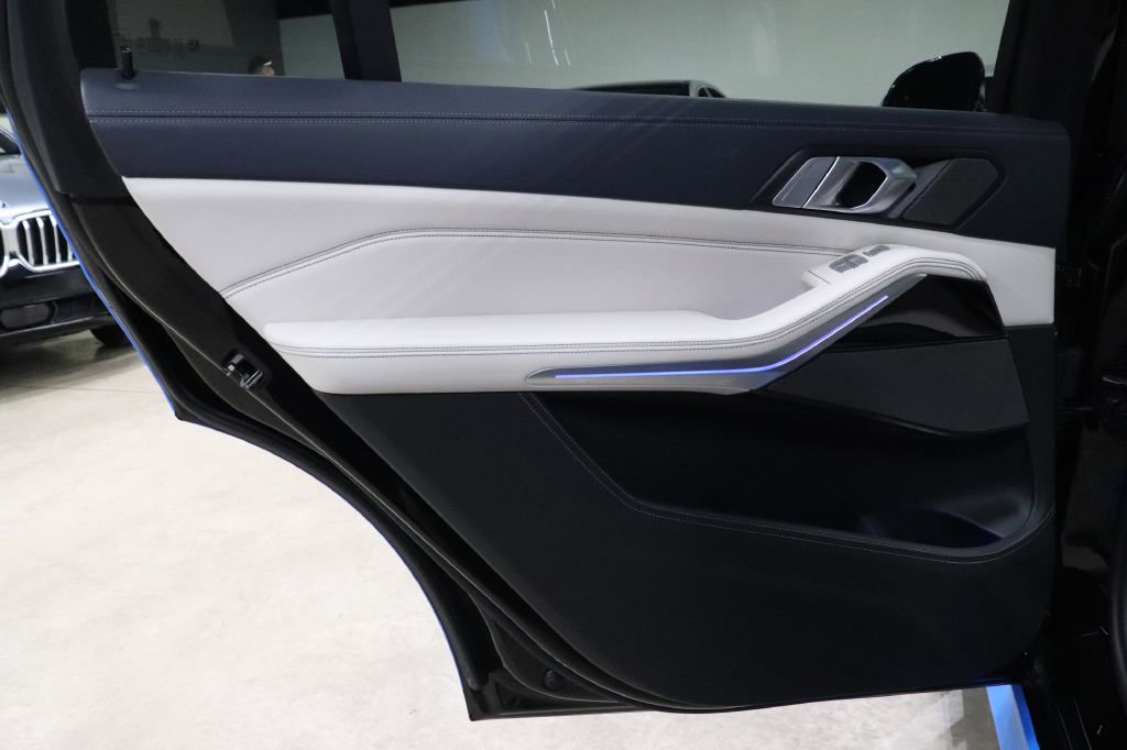 Used 2020 BMW X7 M50i w/ Dynamic Handling Package image 13