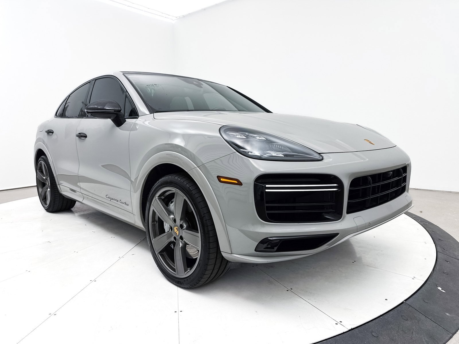 Used 2022 Porsche Cayenne Turbo image 17