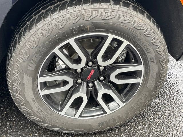 Used 2024 GMC Yukon AT4 image 30
