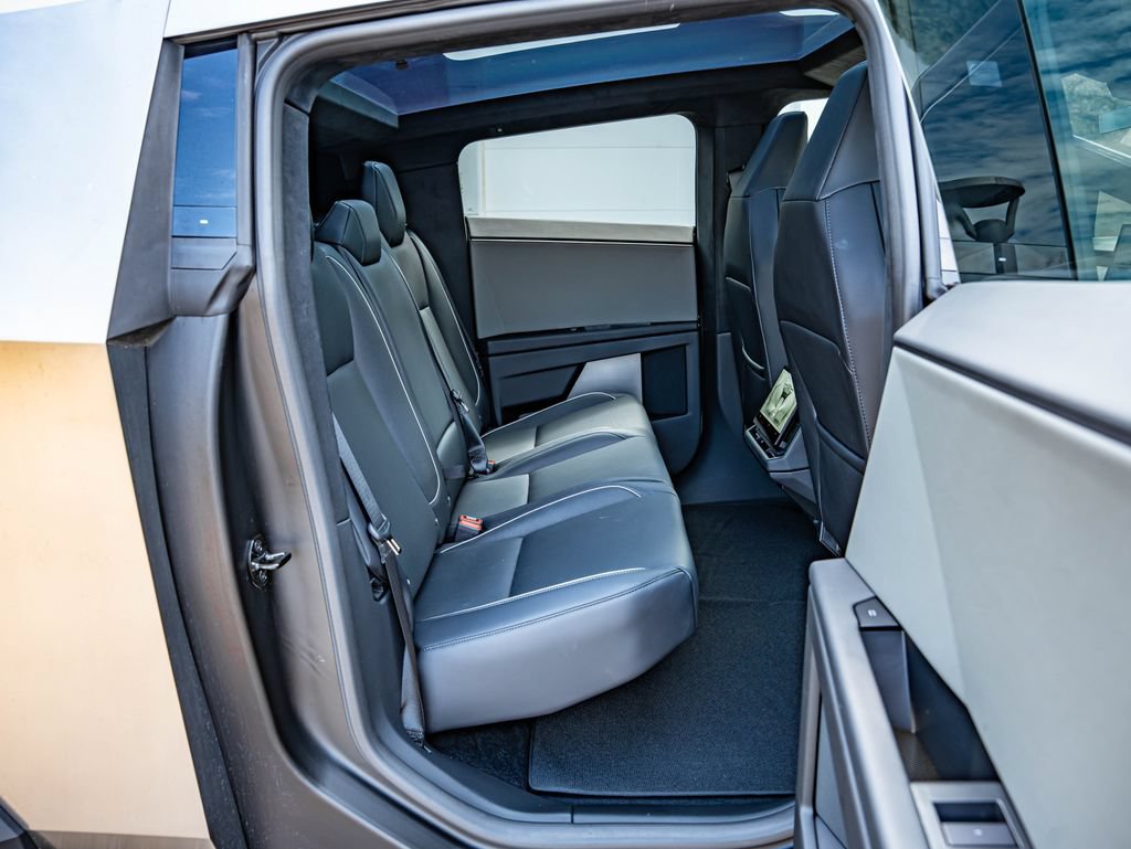 Used 2024 Tesla Cybertruck AWD Crew Cab image 32