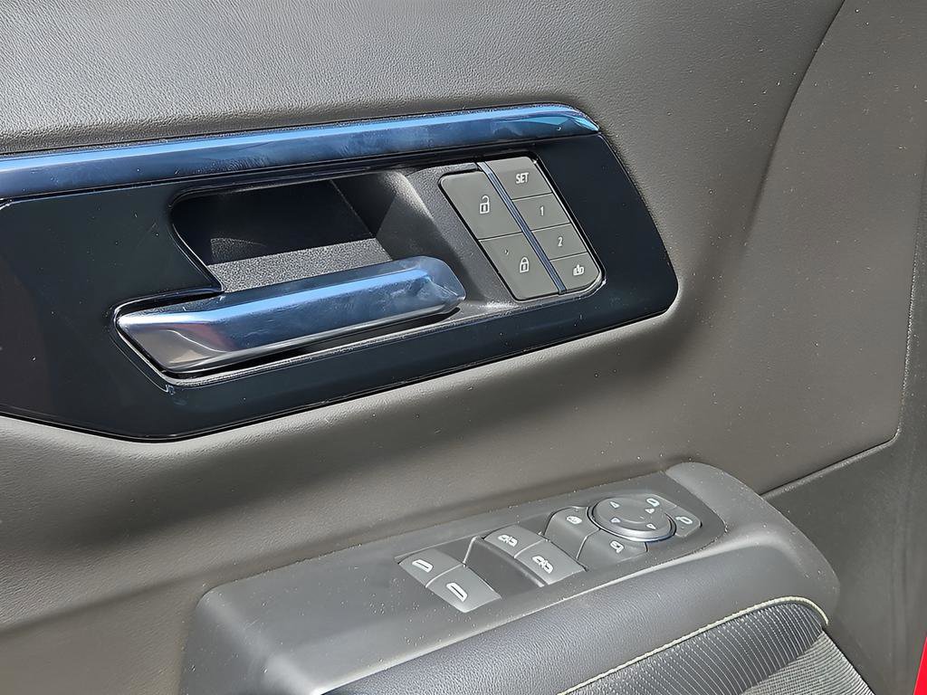 Used 2025 Chevrolet Suburban Premier image 11