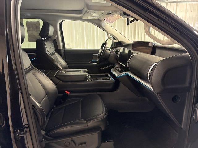 Used 2025 Ford Expedition Platinum AWD/4WD image 24