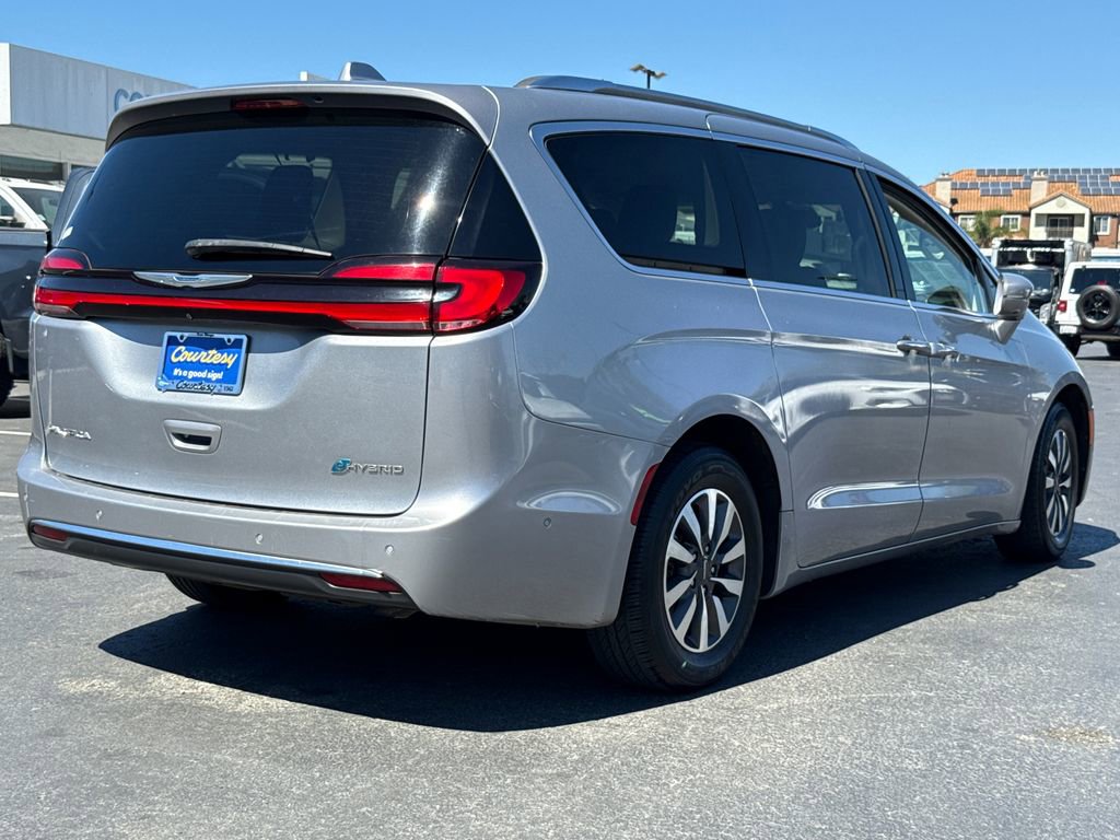 Used 2021 Chrysler Pacifica Touring-L image 10