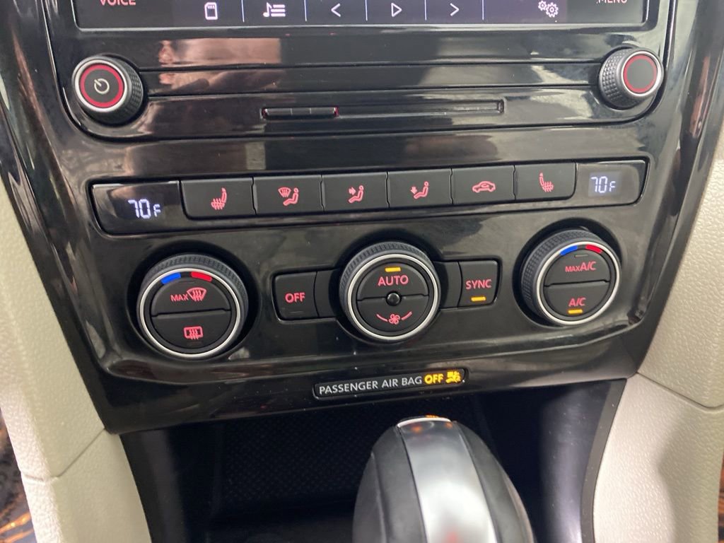 Used 2020 Volkswagen Passat 2.0T SEL image 21