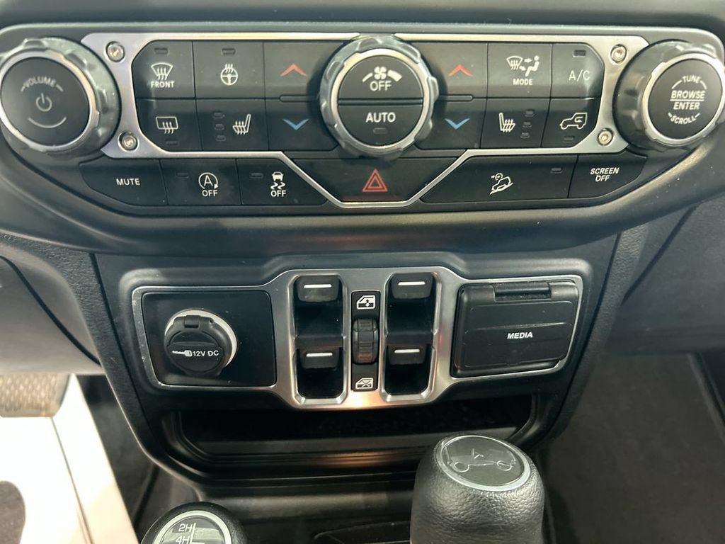 Used 2020 Jeep Wrangler Unlimited Sahara w/ LED Lighting Group AWD/4WD image 16