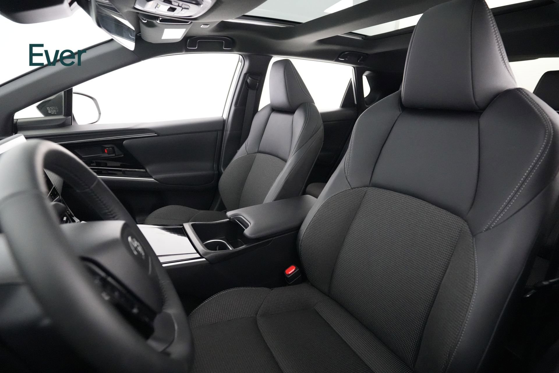 Used 2025 Toyota bZ4X AWD w/ Weather Package image 4