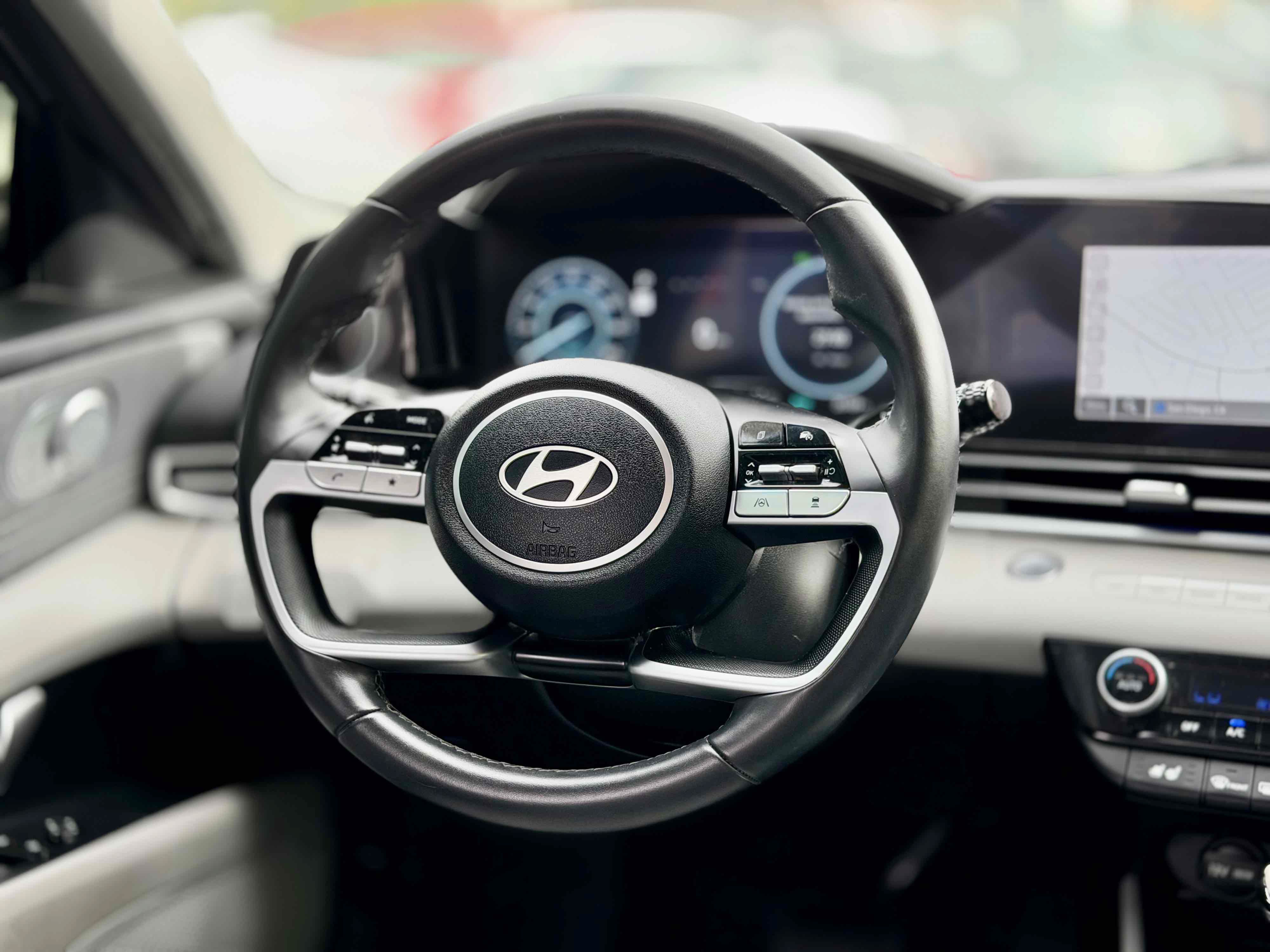 Used 2025 Hyundai Elantra Limited FWD image 22