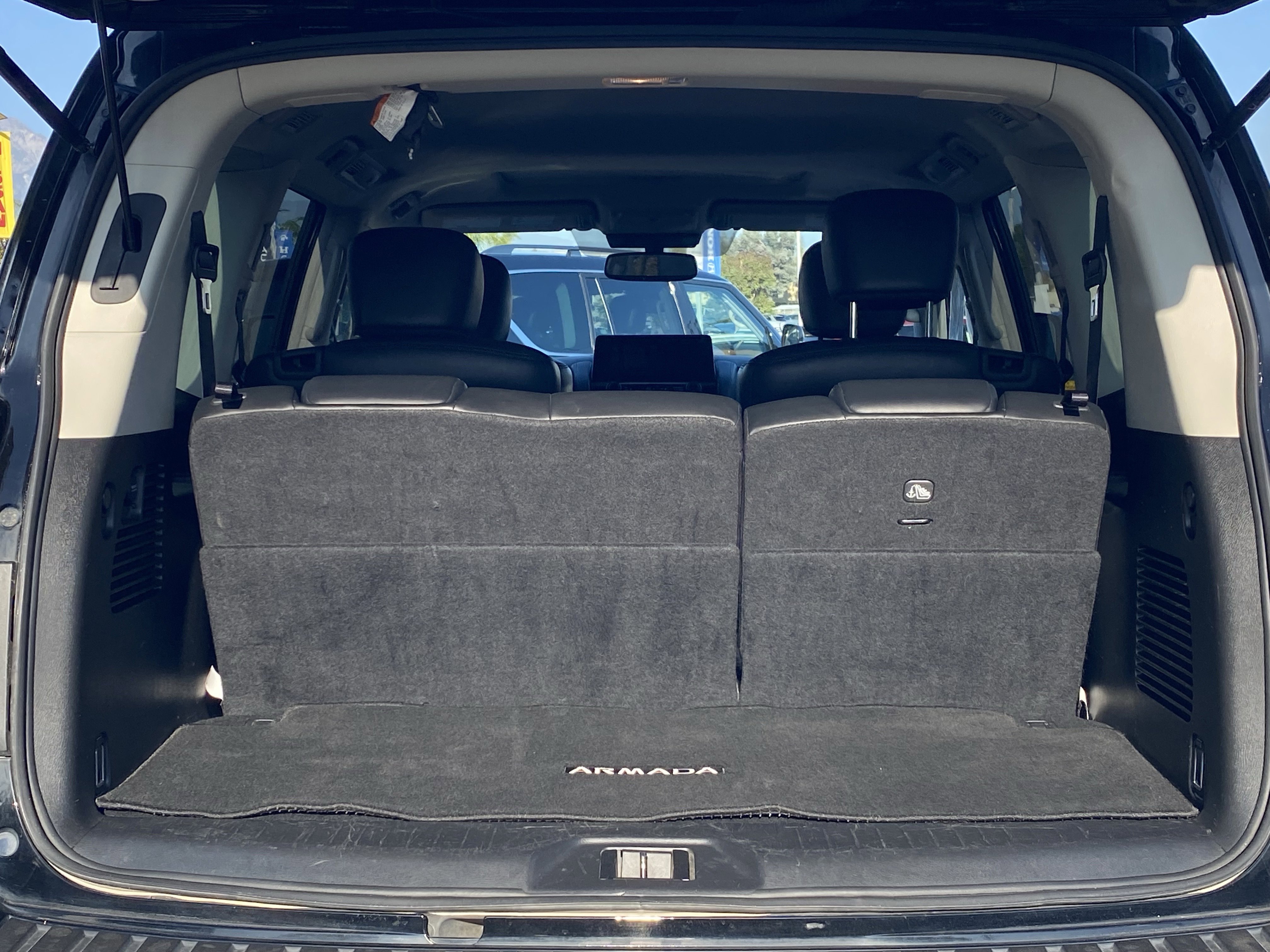 Used 2023 Nissan Armada SL w/ Captain's Chairs Package image 14