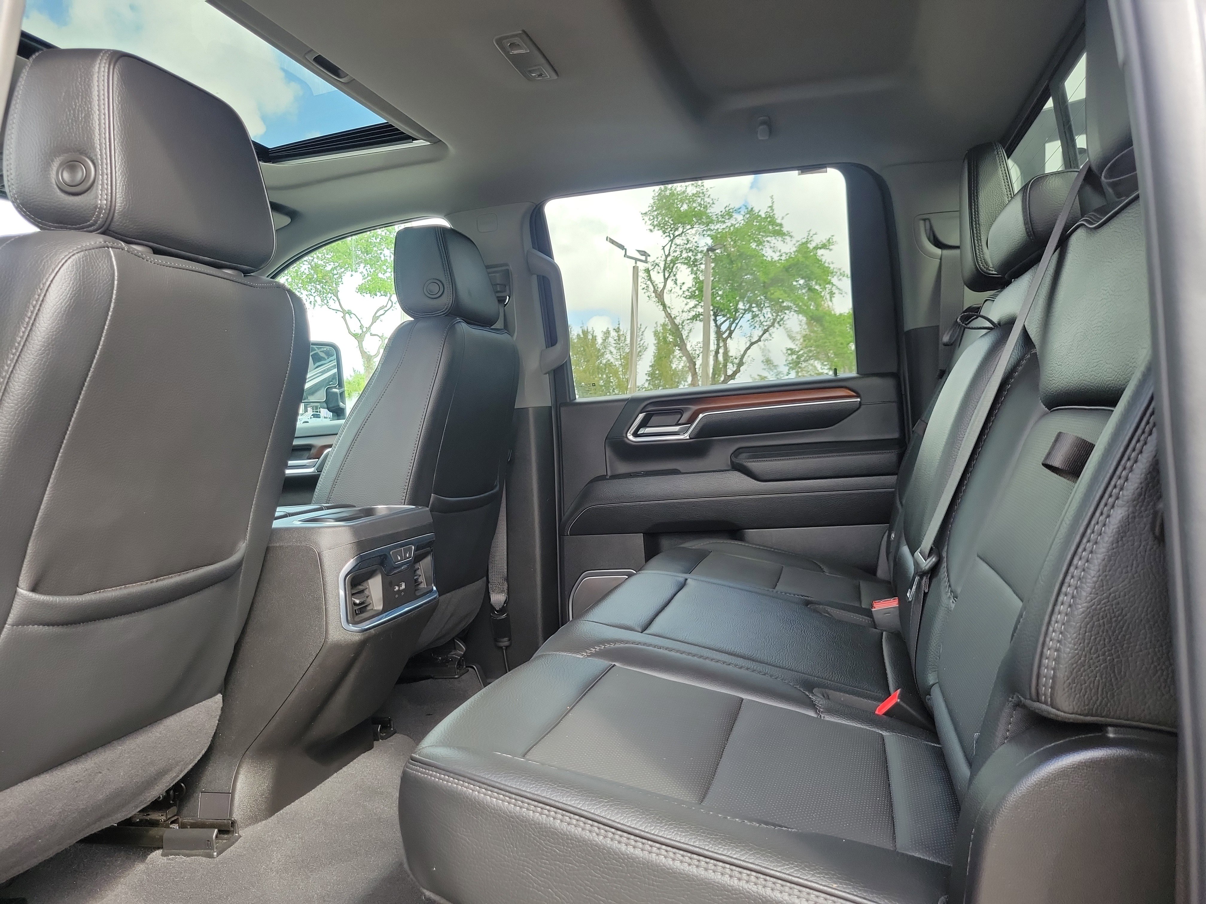 Used 2024 GMC Sierra 2500 Denali w/ Denali Reserve Package image 15