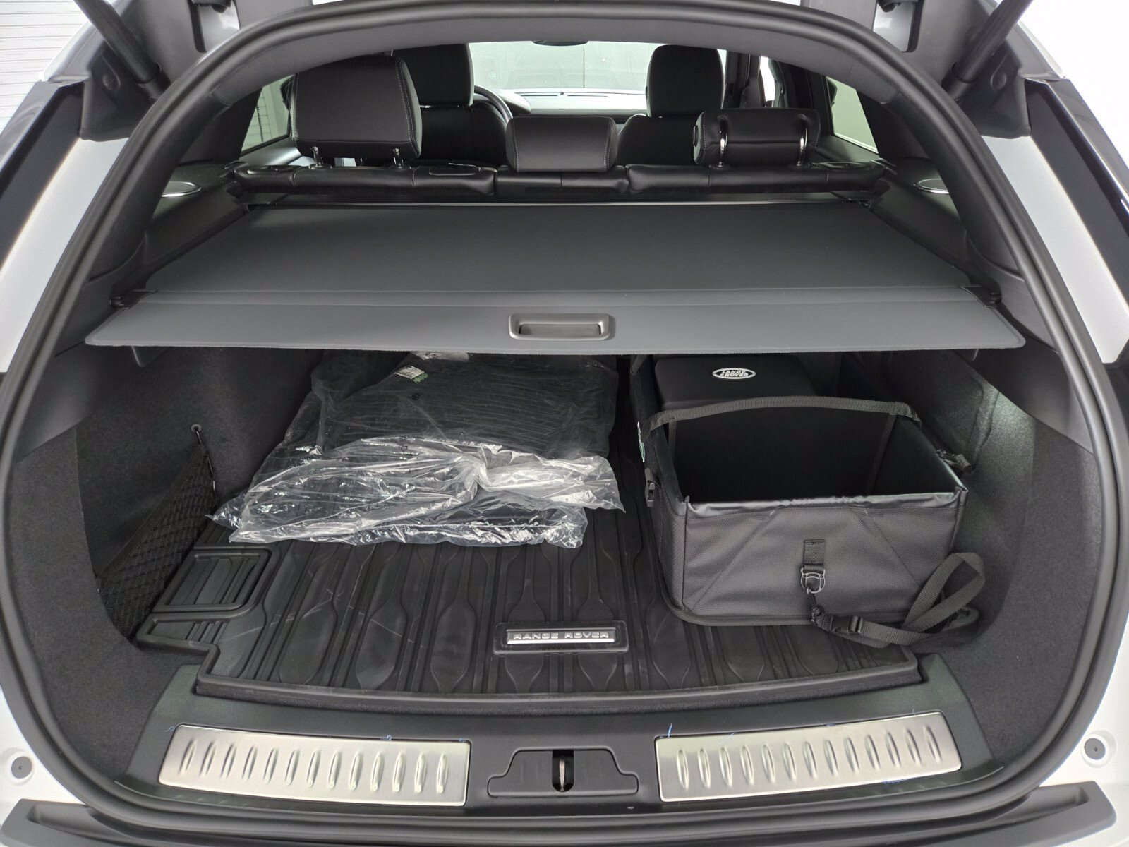 New 2026 Land Rover Range Rover Velar Belgravia AWD/4WD image 15