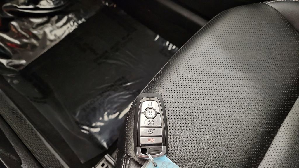 Used 2022 Ford Escape SEL image 21