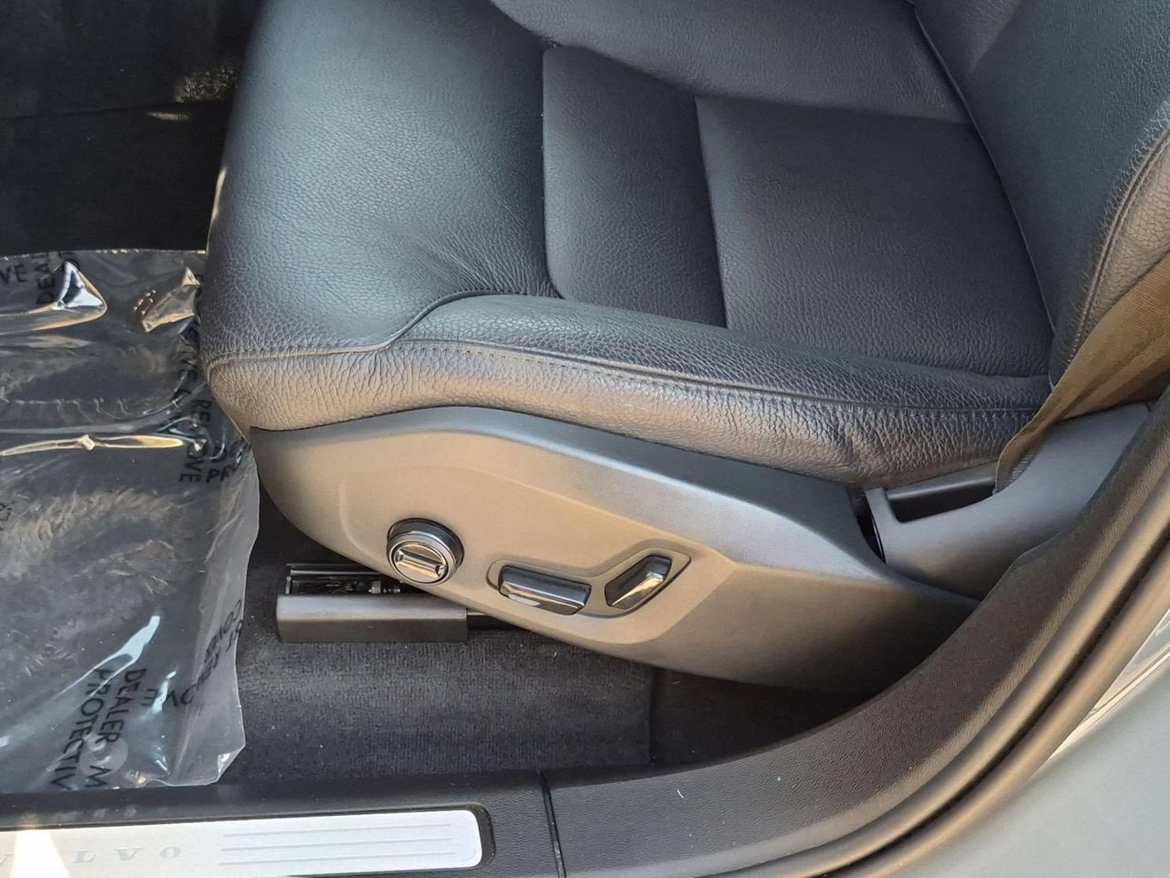 Certified 2024 Volvo XC60 B5 Plus w/ Protection Package Premier AWD/4WD image 22