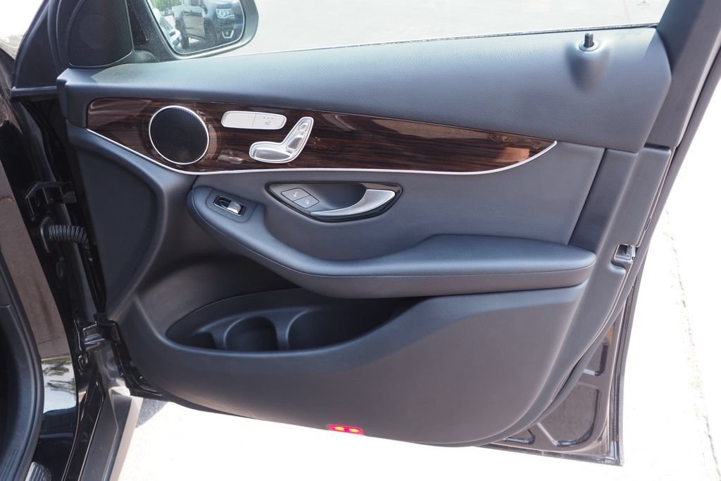 Used 2020 Mercedes-Benz GLC 300 4MATIC Coupe image 23