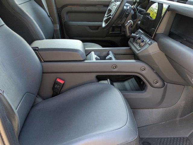 New 2026 Land Rover Defender 110 OCTA image 18