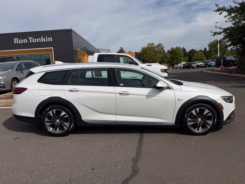 Used 2018 Buick Regal Essence w/ Driver Confidence Package #1 AWD/4WD image 8