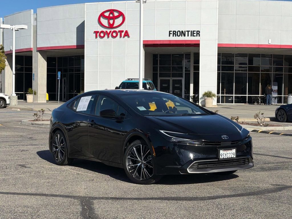 Used 2025 Toyota Prius XLE image 1