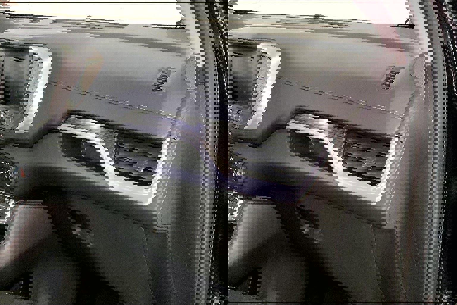 Used 2024 GMC Terrain SLE image 17