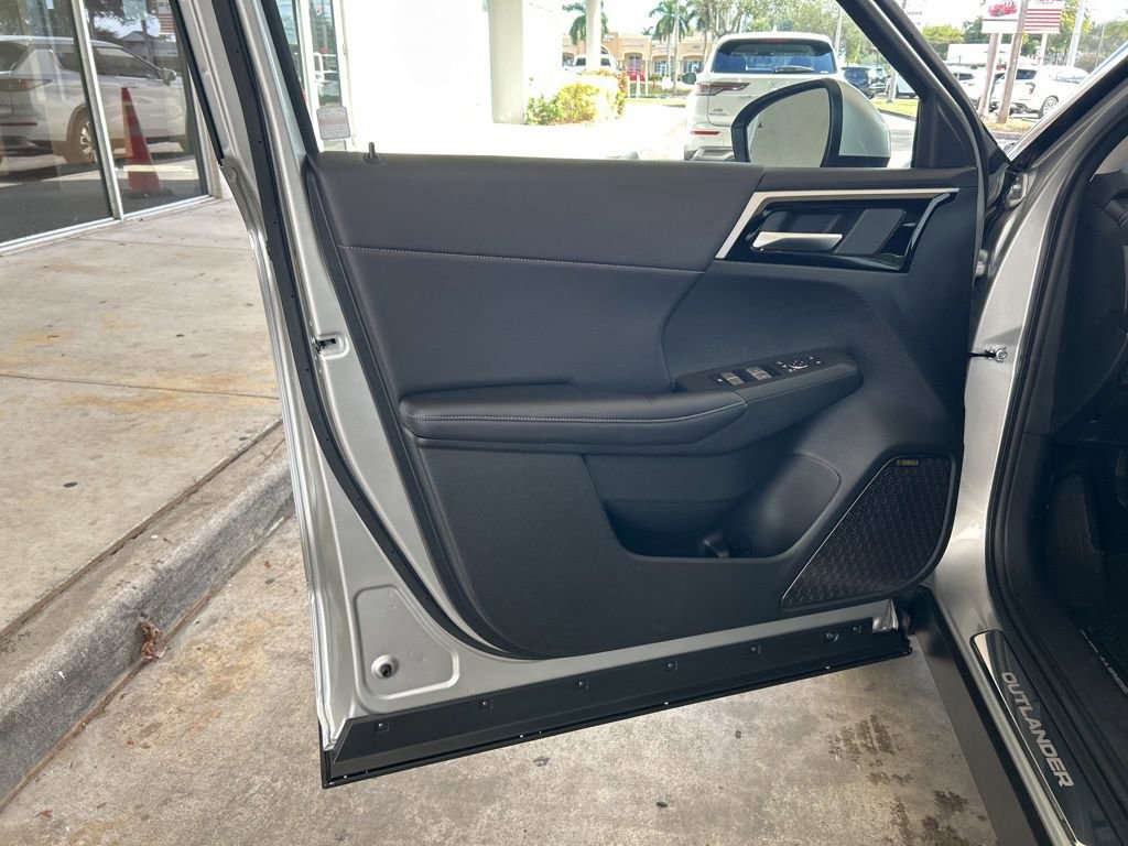 New 2026 Mitsubishi Outlander SE image 38