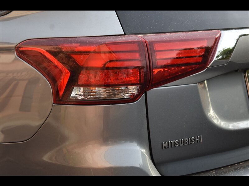 Used 2016 Mitsubishi Outlander SE FWD image 43