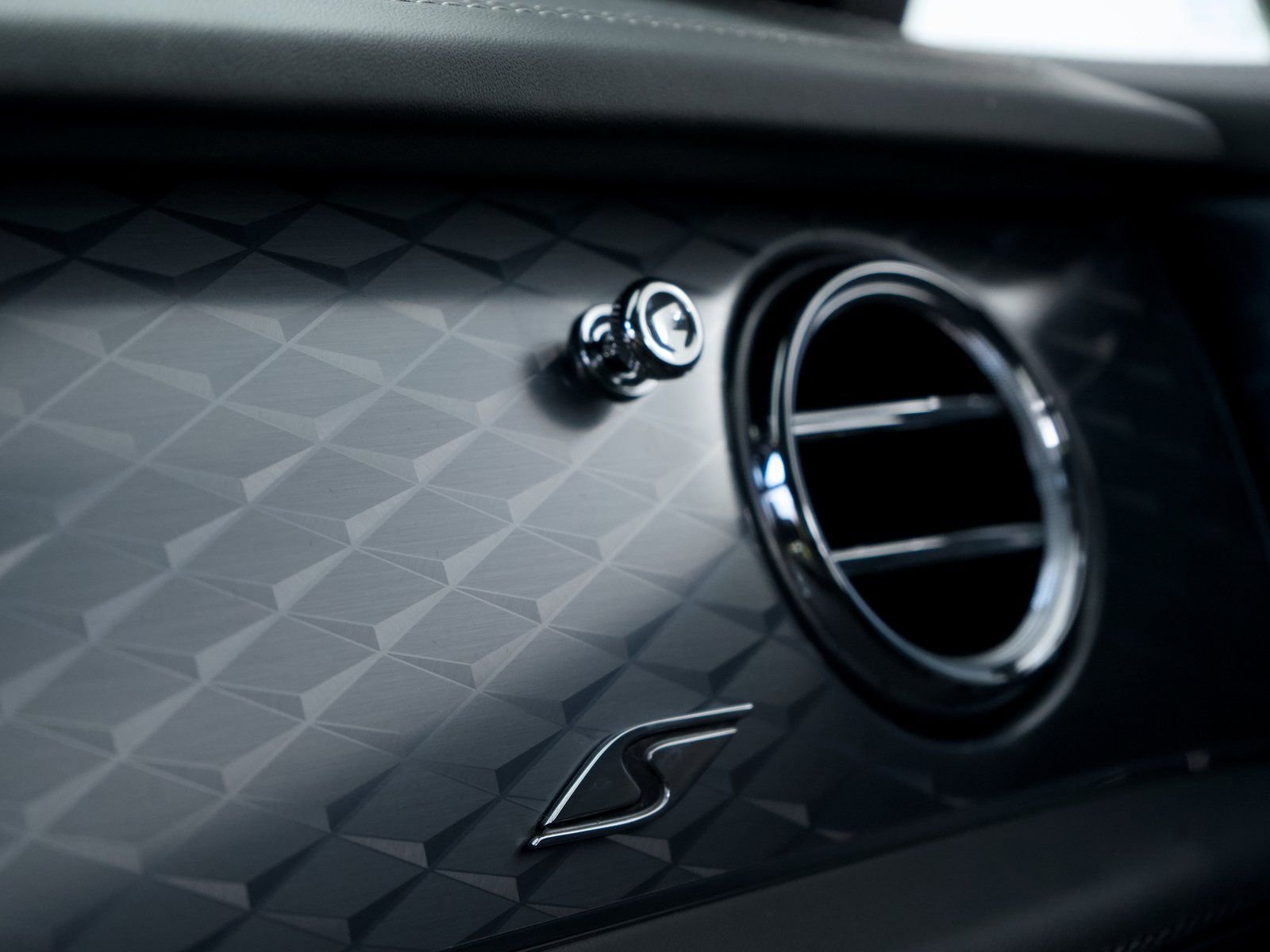 Certified 2025 Bentley Bentayga image 43