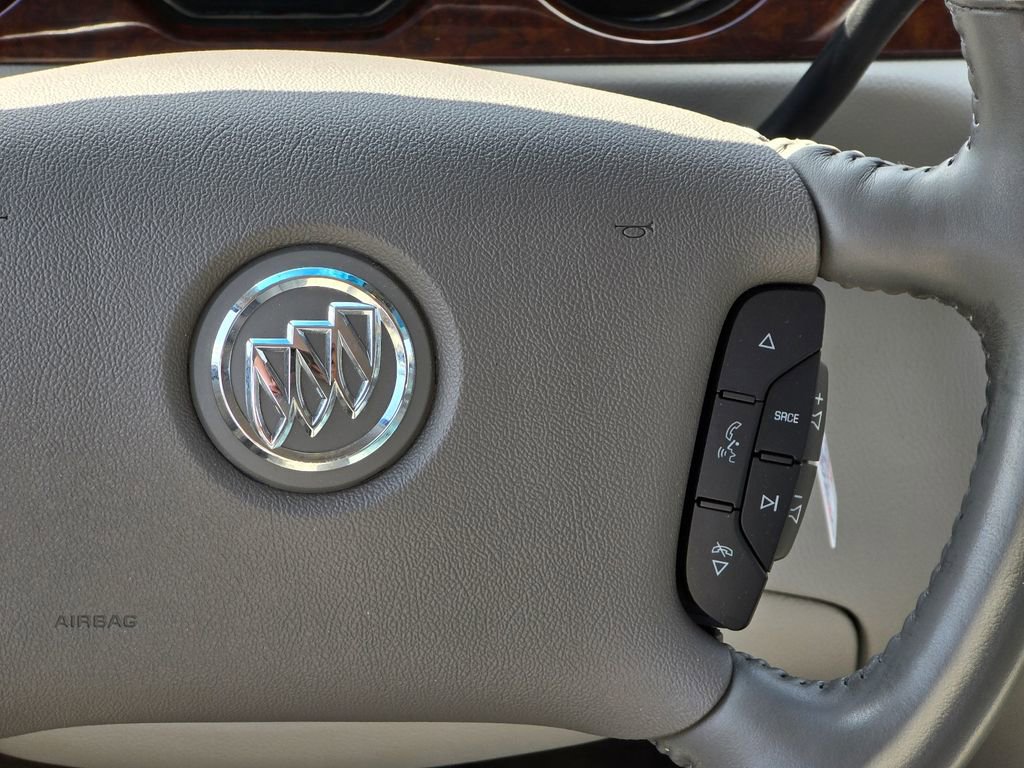 Used 2010 Buick Lucerne CXL image 14