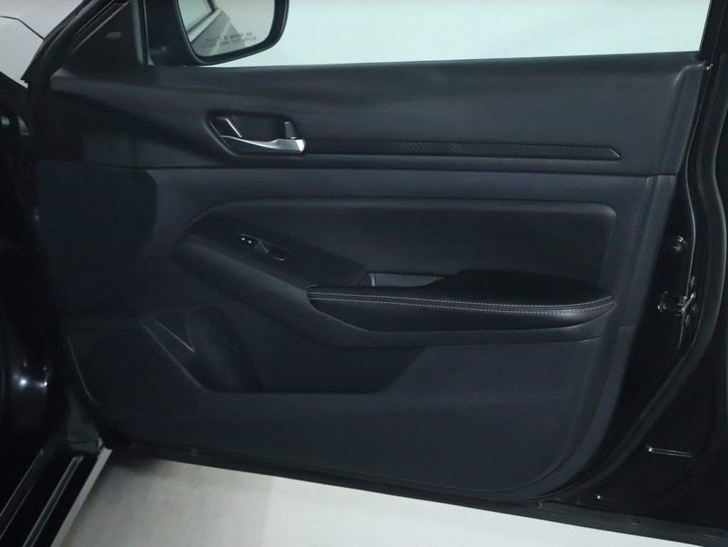 Used 2025 Nissan Altima 2.5 SV FWD image 32