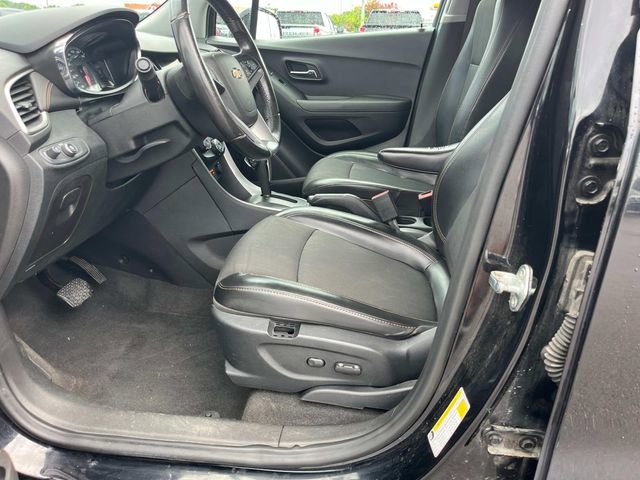 Used 2018 Chevrolet Trax LT w/ LT Convenience Package image 24