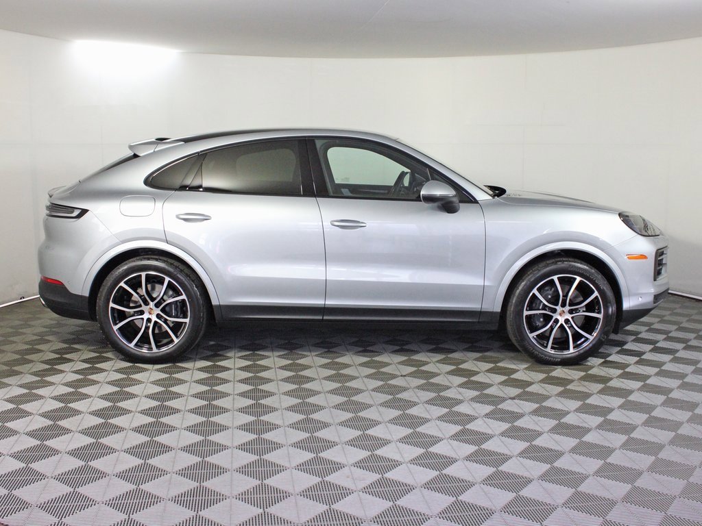Certified 2025 Porsche Cayenne Coupe image 8