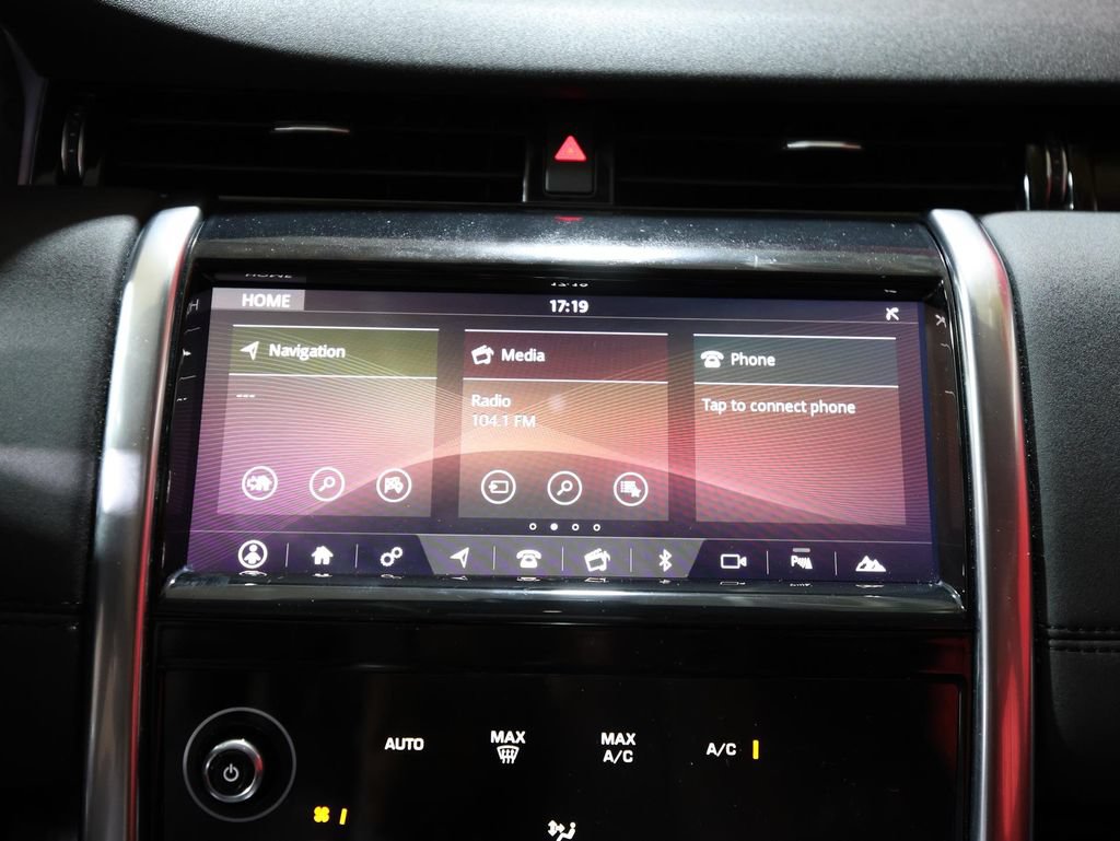 Used 2020 Land Rover Discovery Sport SE AWD/4WD image 19