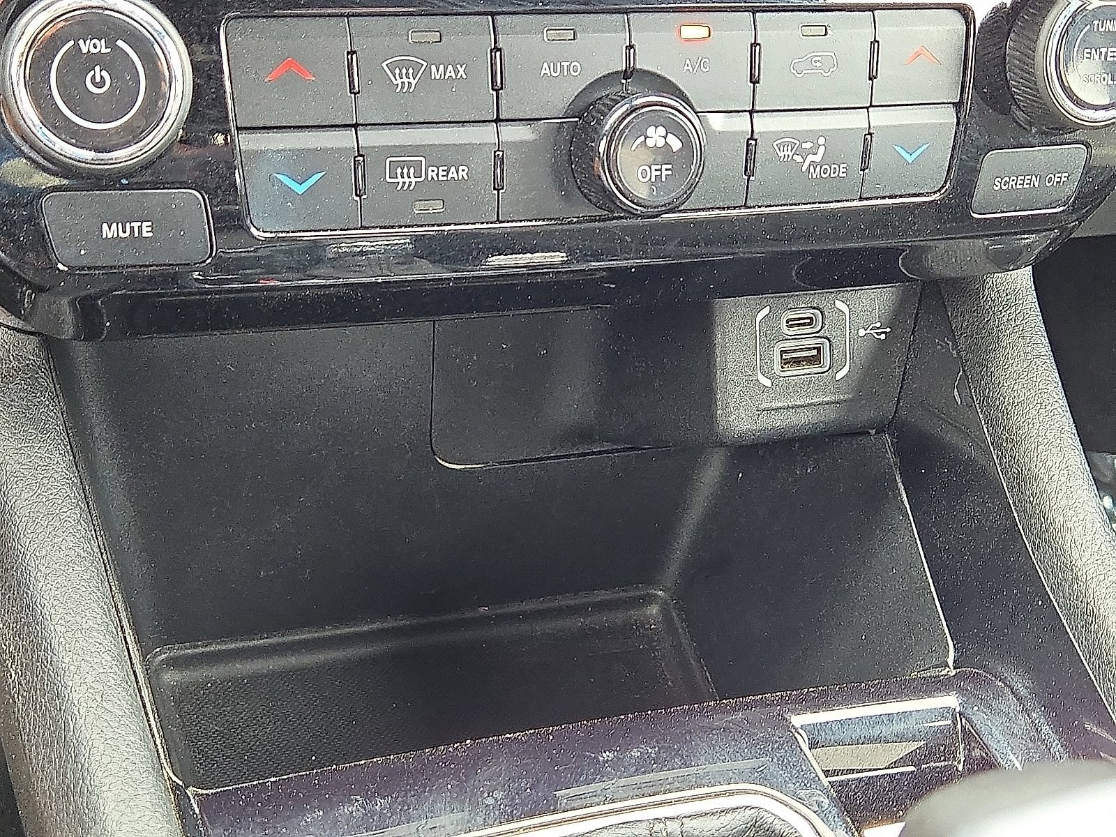 Used 2025 Jeep Compass Limited AWD/4WD image 29