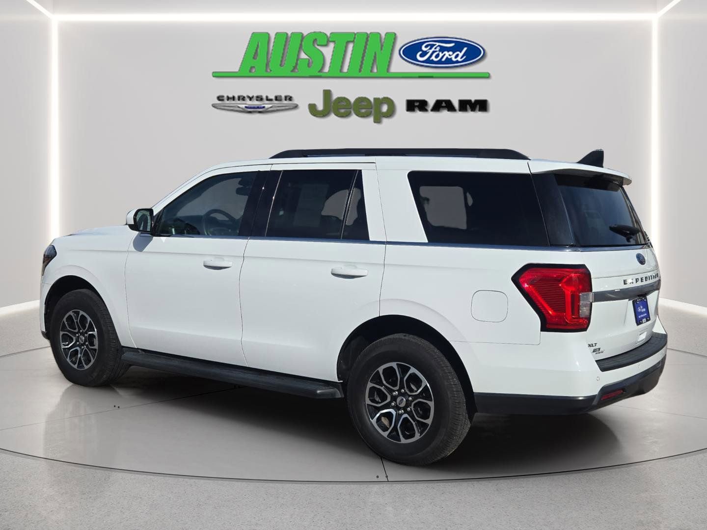 Certified 2022 Ford Expedition XLT image 3