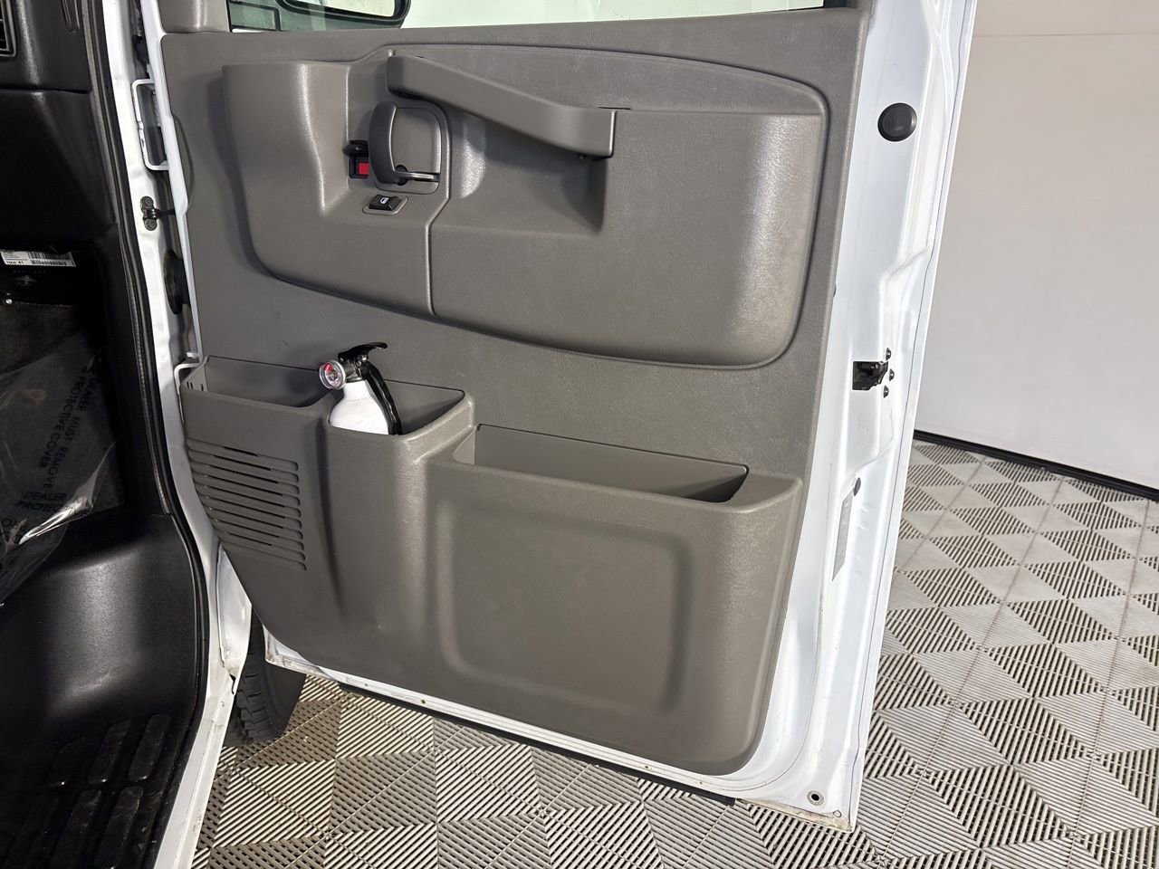 Used 2017 Chevrolet Express 3500 LT w/ LT Preferred Equipment Group image 20