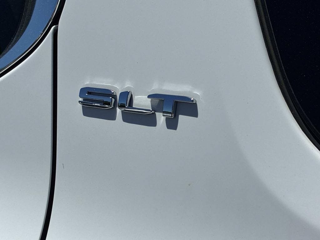 Used 2023 GMC Acadia SLT AWD/4WD image 16