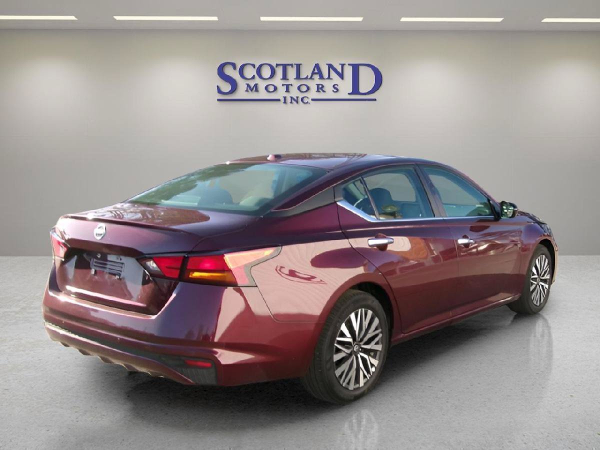 Used 2025 Nissan Altima 2.5 SV FWD image 6