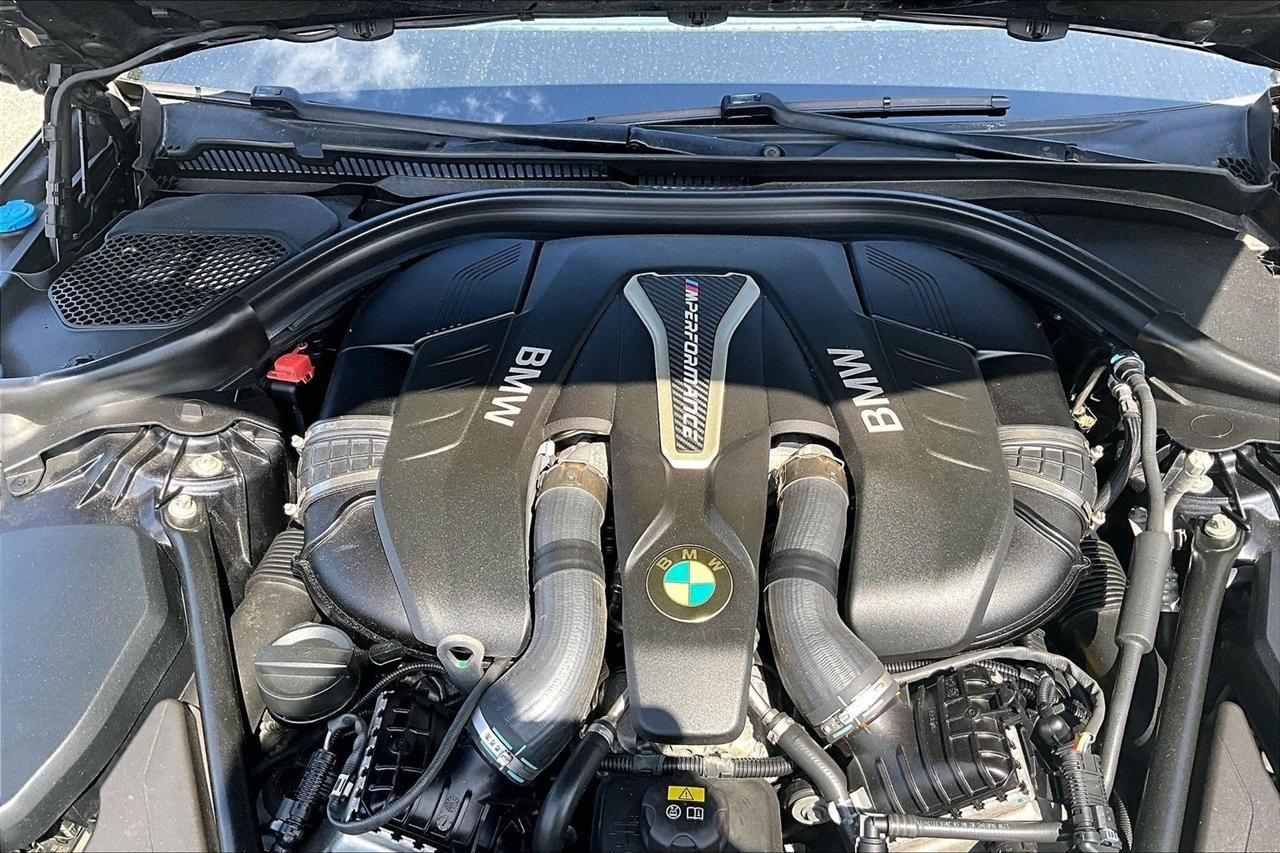 Used 2019 BMW M550i xDrive AWD/4WD image 30