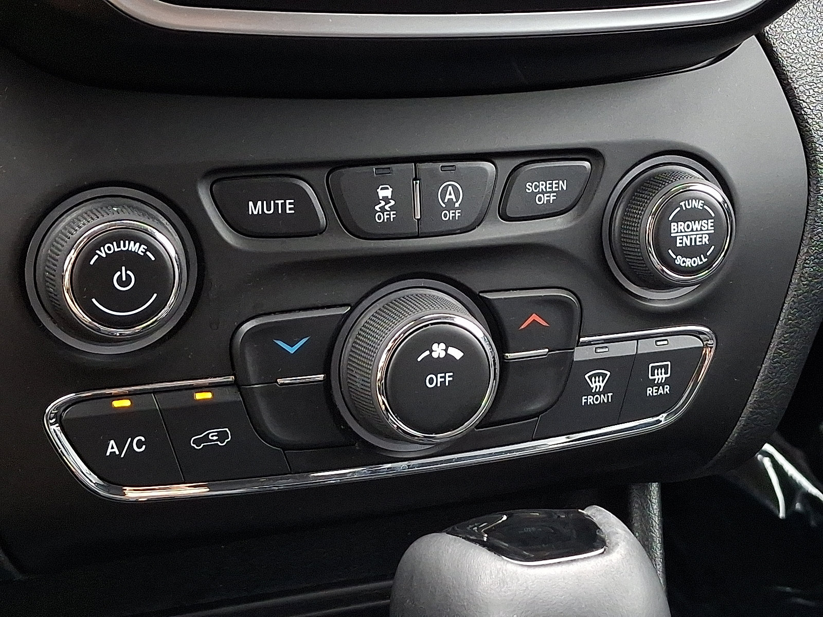 Certified 2021 Jeep Cherokee Latitude Plus AWD/4WD image 15
